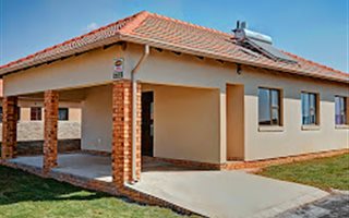 3 Bedroom House in Azaadville Gardens