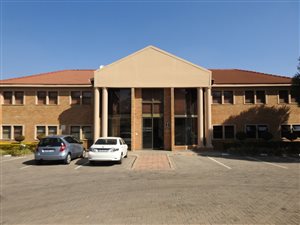 579 m² Office Space in Die Hoewes