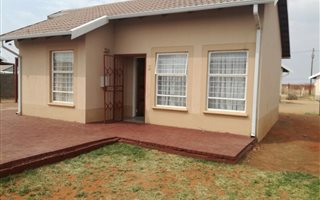 2 Bedroom House in Roodepan