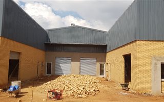 295 m² Commercial space in Raslouw AH