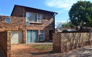 3 Bedroom Townhouse in Roodekrans