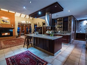 5 Bed House in Heuningklip