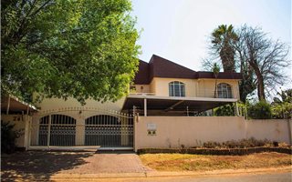 7 Bedroom House in Lakefield