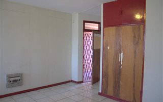 Bachelor apartment in Pretoria Central
