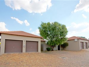 3 Bed Simplex in Honeydew Manor