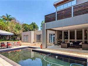 6 Bed House in Fourways Gardens