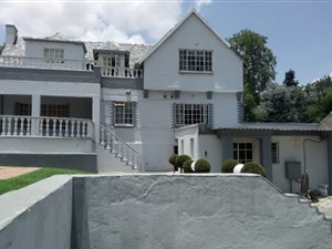 10 Bed House in Bramley