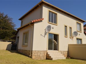 2 Bed Apartment in Roodepoort Central