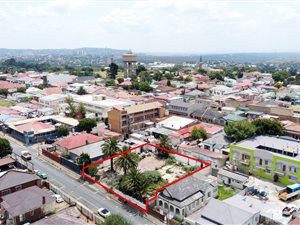 990 m² Land available in Brixton