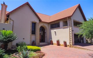 4 Bedroom House in Sable Hills Waterfront Estate