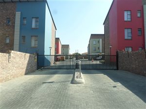 2 Bedroom Apartment in Rooihuiskraal North