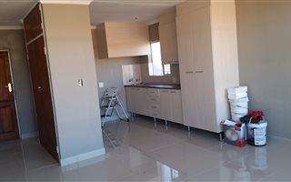 1 Bedroom Flat in Queenswood