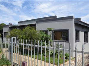 3.5 Bed House in Sandbaai