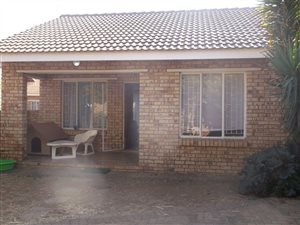 3 Bed Townhouse in Meiringspark
