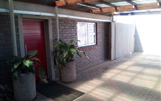 2 Bedroom House in Bonteheuwel