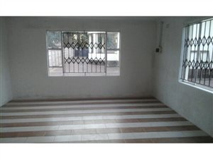 2 Bed Garden Cottage in Selection Park