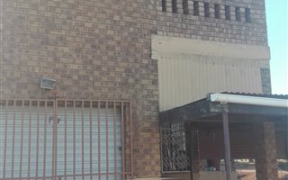 6 Bedroom House in Newlands West
