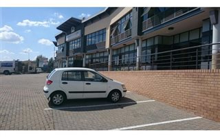 1055 m² Retail Space in Linbro Park
