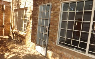 2 Bedroom Simplex in Mountain View