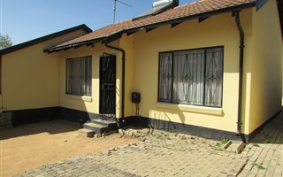 2 Bedroom Simplex in Lombardy West