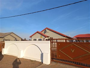 3 Bed House in Bloemspruit