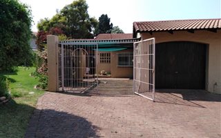 3 Bedroom Simplex in Strathavon
