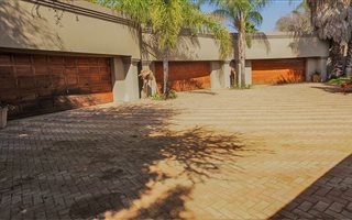 6 Bedroom House in Bendor Park
