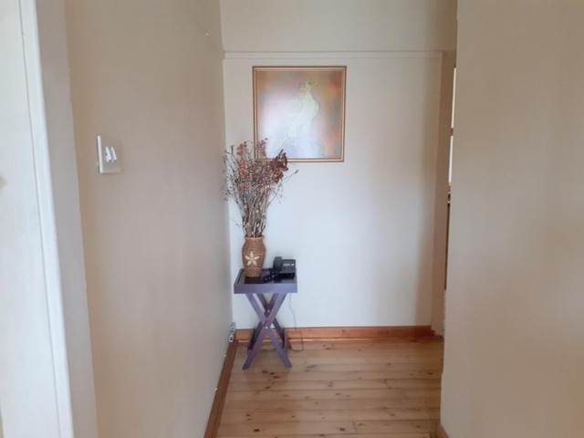 3 Bedroom House in Prestbury photo number 4