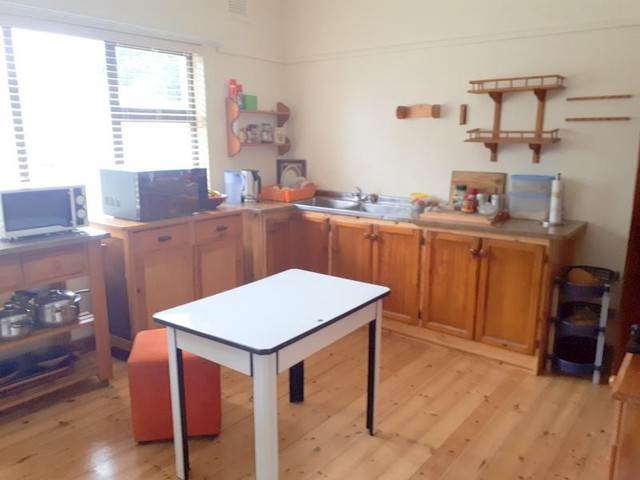 3 Bedroom House in Prestbury photo number 9