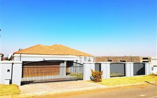 4 Bedroom House in Liefde en Vrede