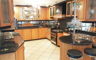 5 Bedroom House in Manor Gardens