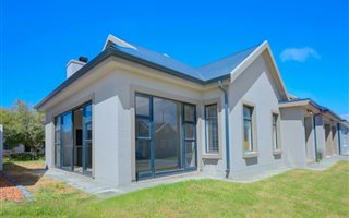 3 Bedroom House in Kraaibosch