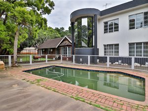 6 Bed House in Westridge