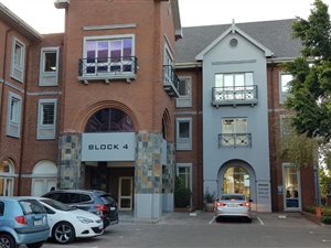 196 m² Office Space in Illovo