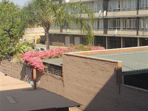 2.5 Bed Flat in Eloffsdal
