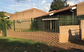 3 Bedroom Apartment in Protea Park