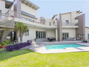 5 Bed House in Helderfontein Estate