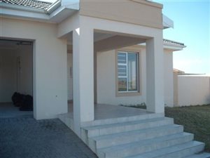 3 Bed Townhouse in Summerstrand