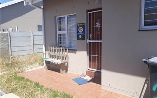 2 Bedroom House in Pelikan Park