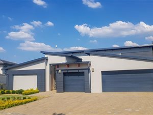 4 Bedroom House in Hazeldean (Silverlakes Surroundings)
