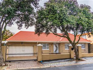 6 Bed House in Sybrand Park