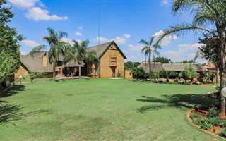 8 Bedroom House in Raslouw