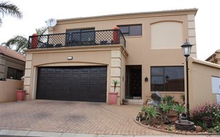 3 Bedroom Cluster in Noordheuwel