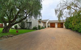 4 Bedroom House in Die Bos
