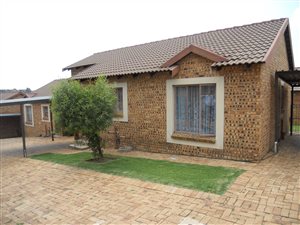 3 Bedroom Townhouse in Honeydew Manor