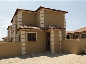 3 Bed Duplex in Arundo Estate