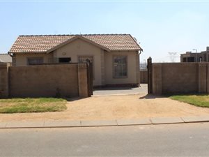 3 Bed House in Blue Hills