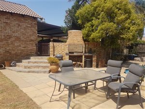 3 Bed Townhouse in Roodepoort Central