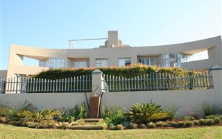 3 Bedroom Duet in Hartenbos Heuwels