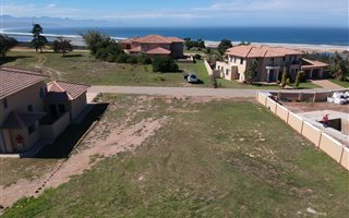 788 m² Land available in The Hill Estate